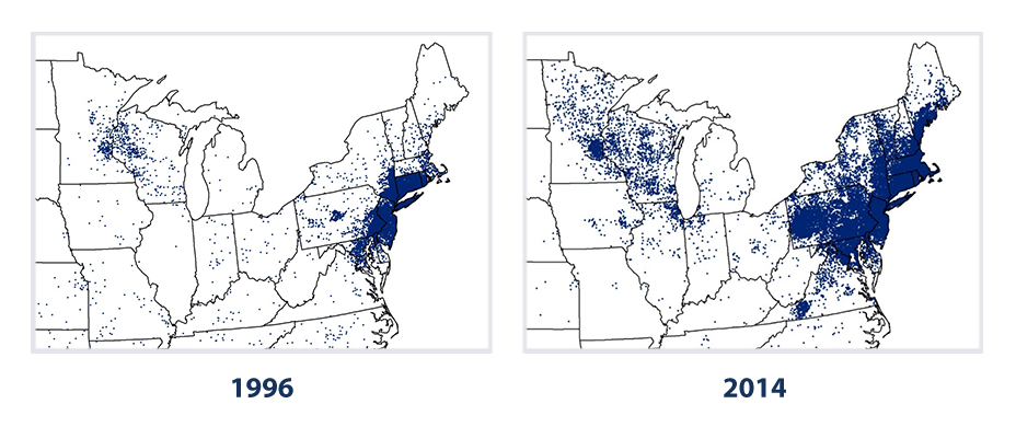 Side-by-side maps of the Northeast and Upper Midwest in 1996 and 2014, showing a dot for every reported case of Lyme disease.