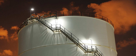 Large storage tank for oil products