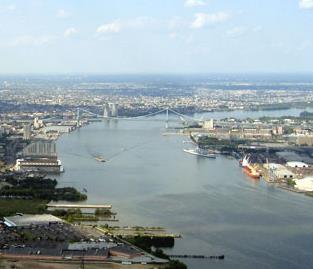 Photo of a reach of the Delaware River with Philadelphia, Pennsylvania and Camden, New Jersey on either side. 