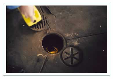 Photo of a Class 5 well (floor drain) in an airport hangar.